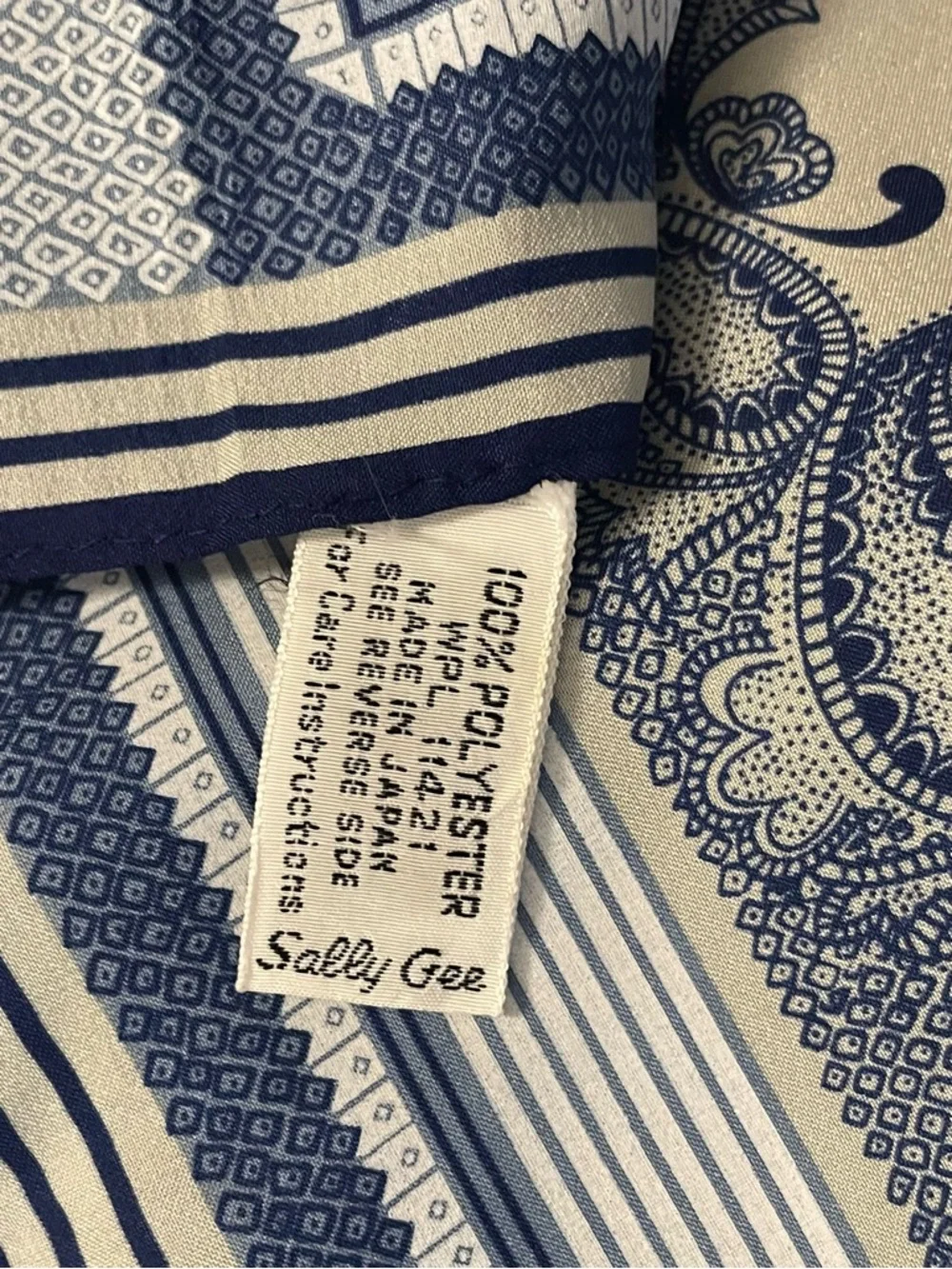 Vintage Sally Gee Paisley Poly Scarf 14 x 44 Good Condition - Picture 6 of 6